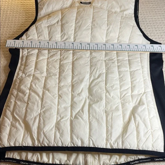 Calvin Klein puffy vest, cream with black side panels ans trim, stunning, cozy - Picture 11 of 17